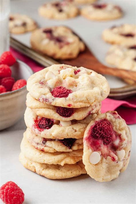 Add in powdered sugar and extract and mix until smooth. . Raspberry rally cookie recipe